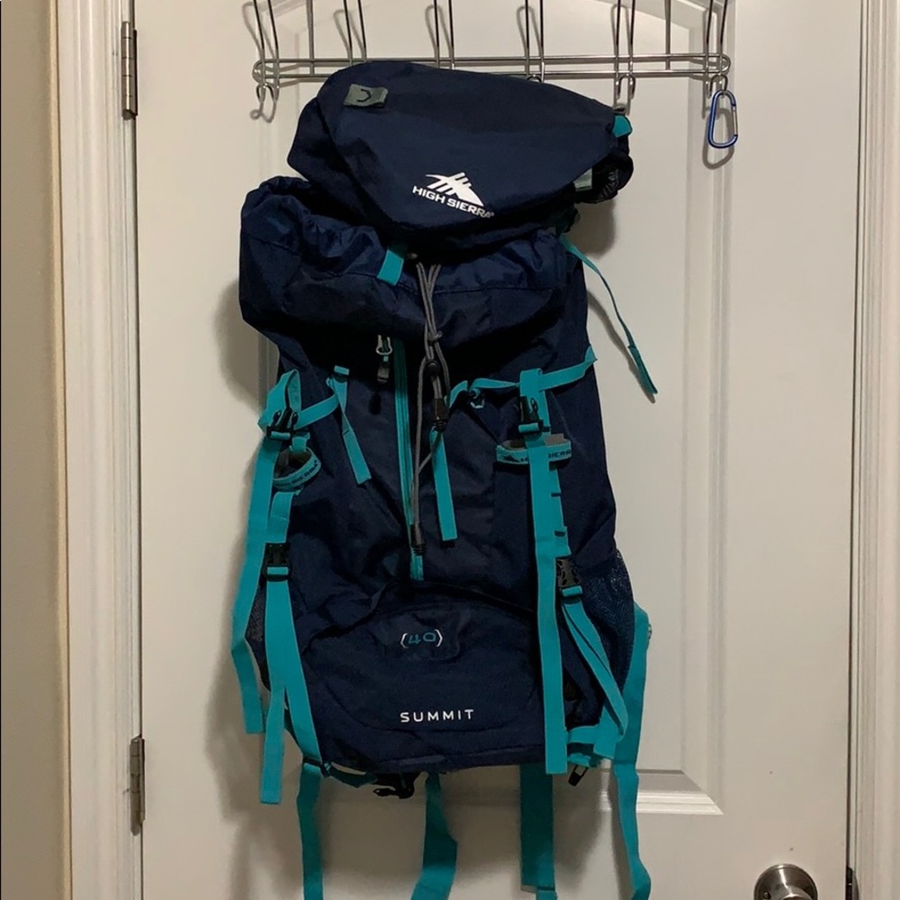 NWT - HIGH SIERRA CLASSIC 2 SERIES SUMMIT 40W